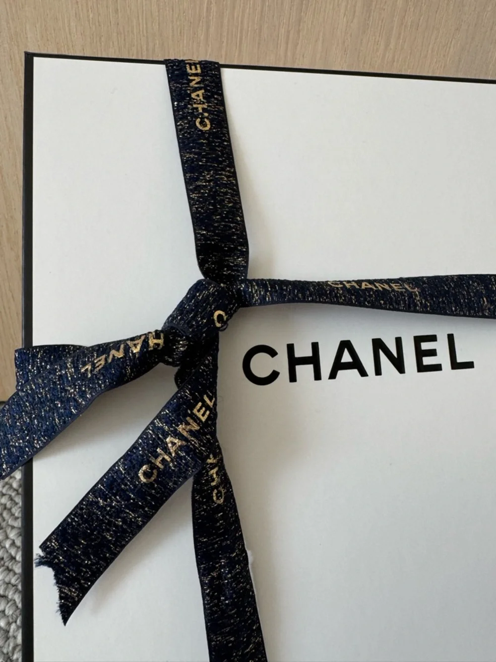 NEW! CHANEL Empty GIFT BOX 8.5X8.5X4 Chanel Cosmetic Sample Pillow Pack, Ribbon